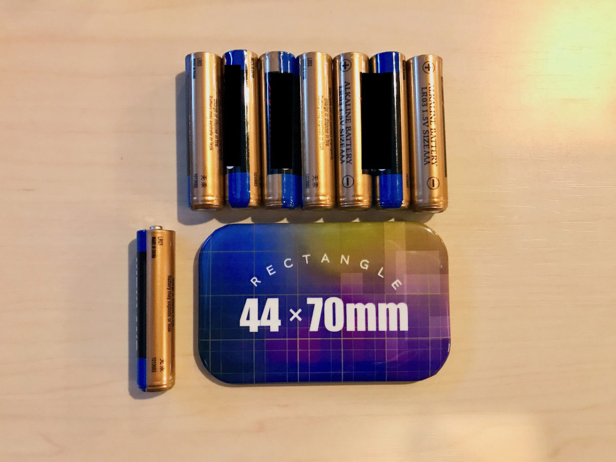 44×70mmと単４電池